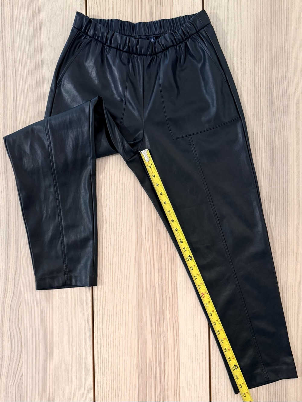GAP Faux Leather Pull On Pants Womens M Black Tapered Ankle Vegan Leather - Picture 8 of 10